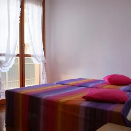 Inviting Retreat With Pool And Balcony Apartman