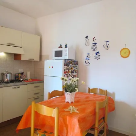 Inviting Retreat With Pool And Balcony Apartman *
