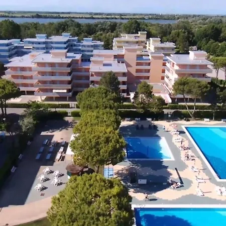 Apartman Inviting Retreat With Pool And Balcony *